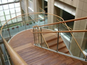 楼梯转折的平台的设计